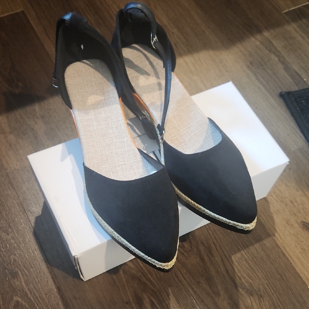 Elegant Black Women's Shoes- Low Wedge
